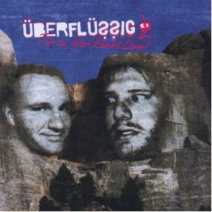 ÜBERFLÜSSIG – TÜR ZU, HIER KOMMT LÄRM